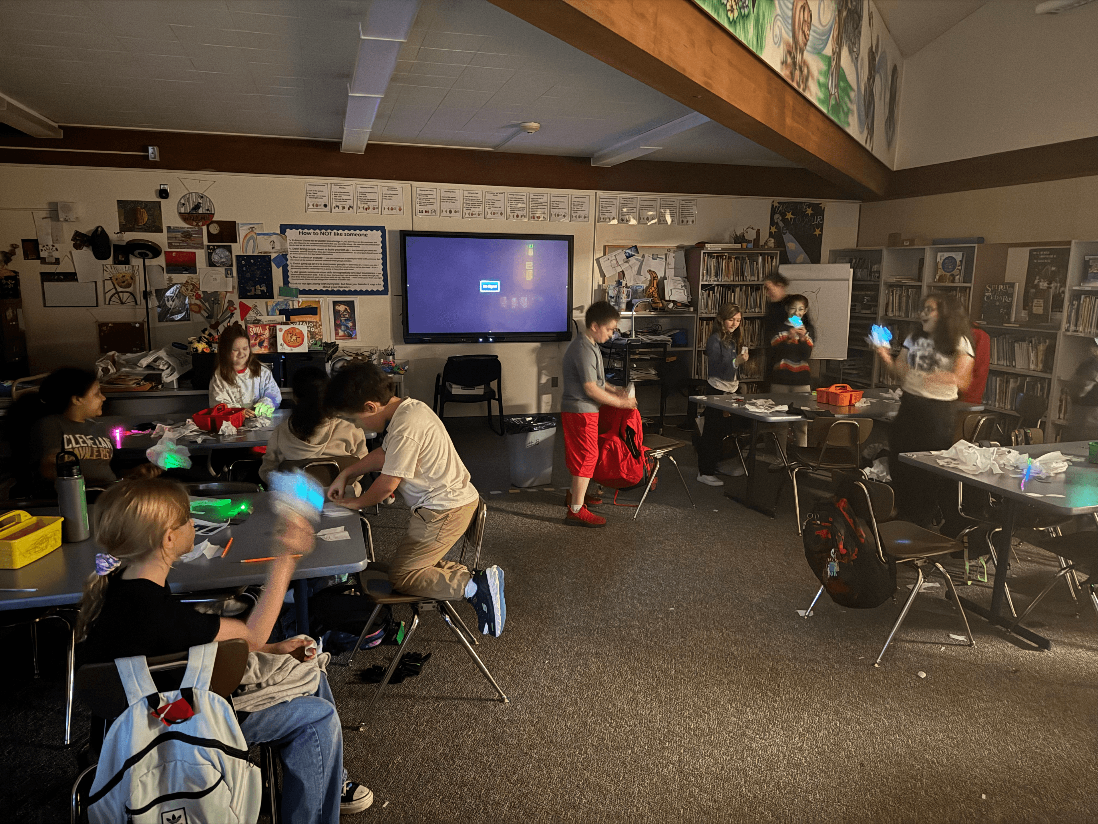 Paper Electronic Integration Into Set Design